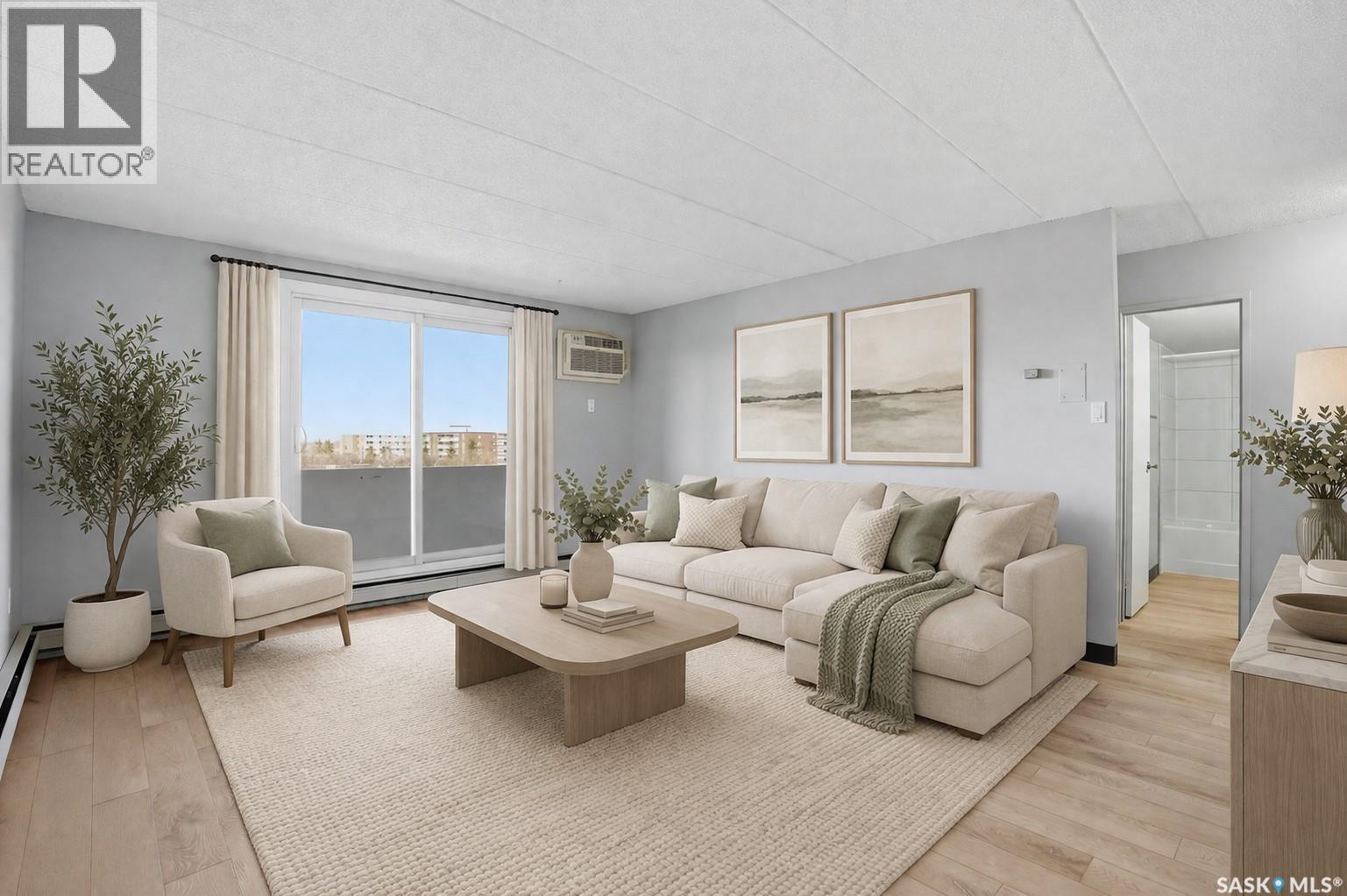 526 65 Westfield Drive, Regina, SK - Indoor Photo Showing Living Room