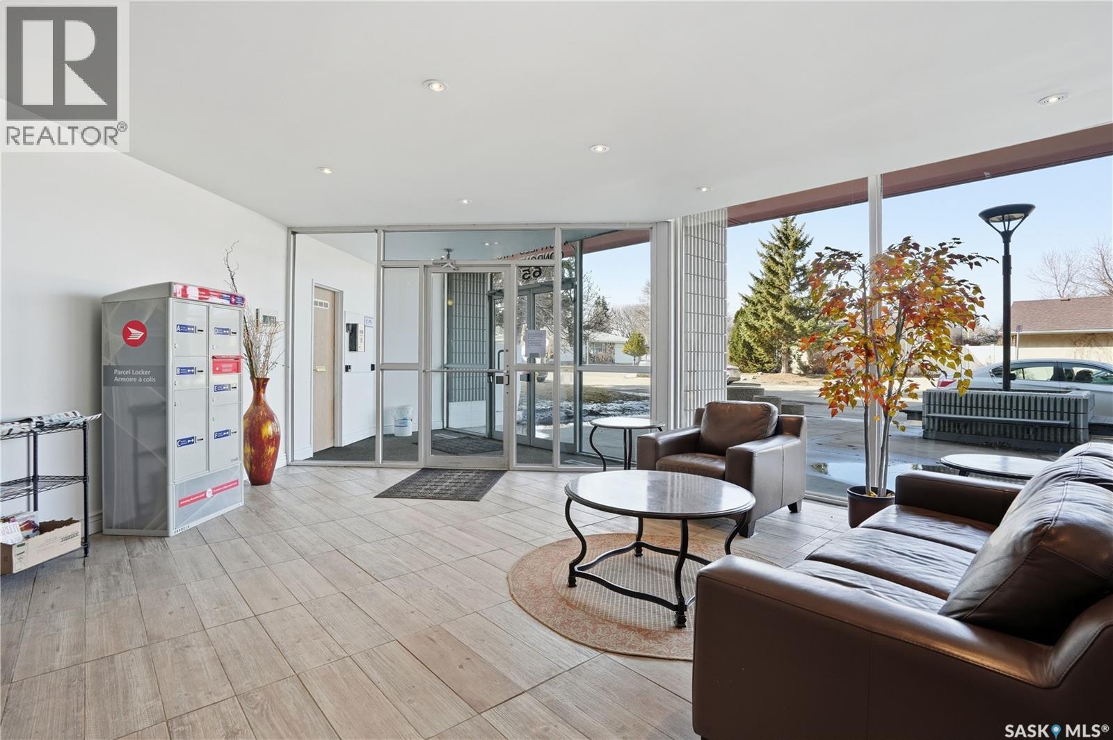 526 65 Westfield Drive, Regina, SK - Indoor