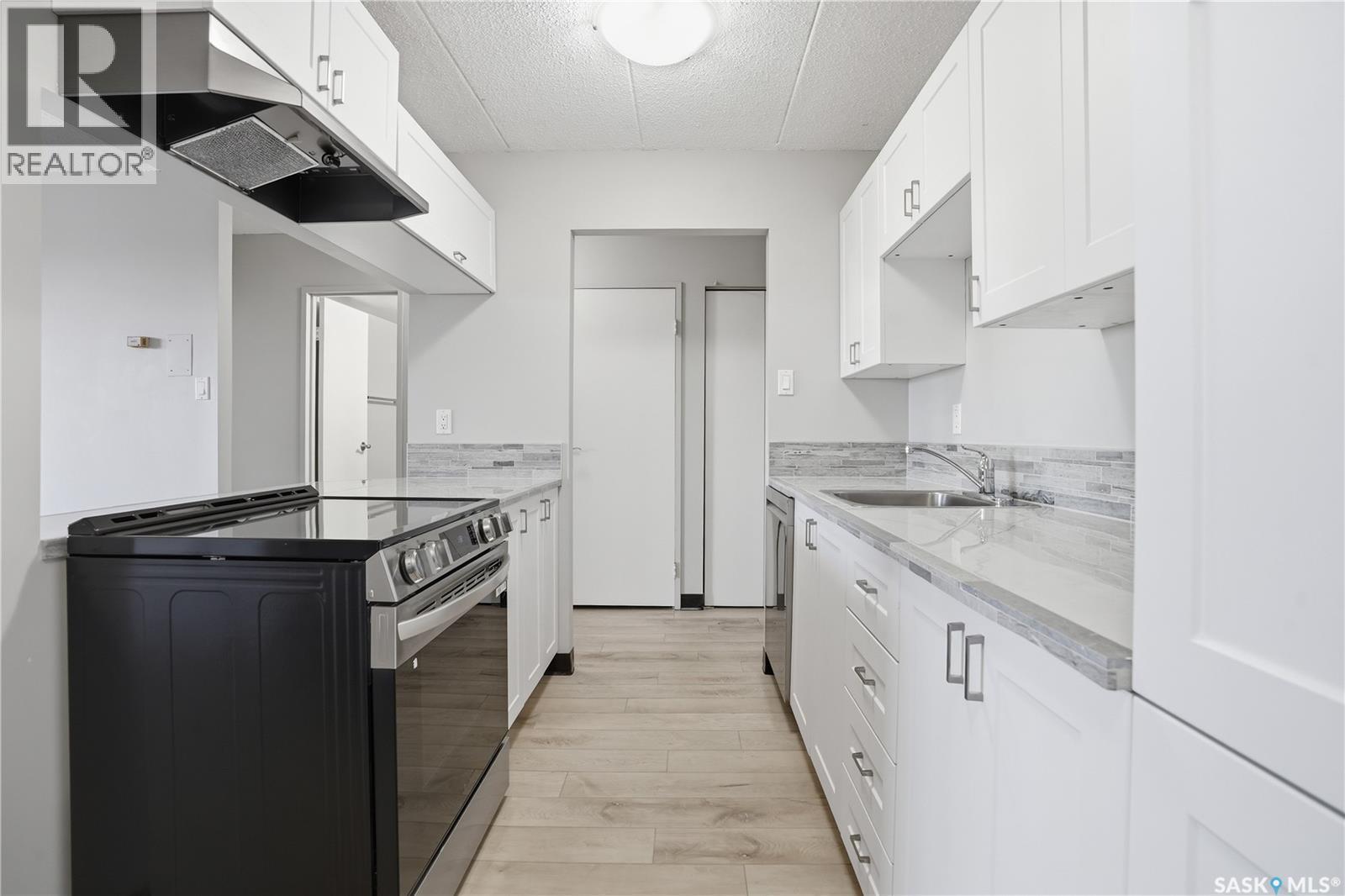 526 65 Westfield Drive, Regina, SK - Indoor Photo Showing Kitchen