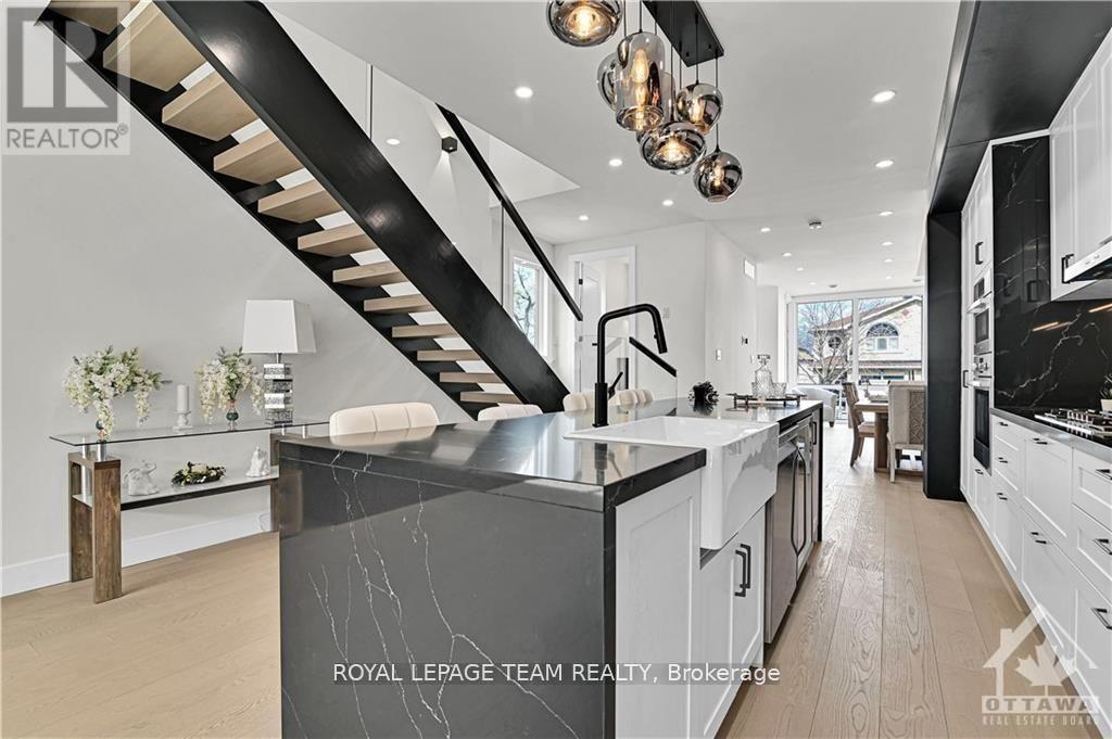 828 Alpine Avenue, Ottawa, ON - Indoor