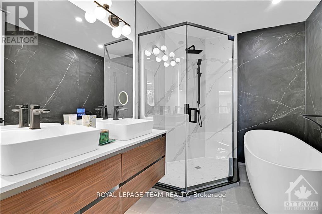 5 PC ENSUITE - 828 Alpine Avenue, Ottawa, ON - Indoor Photo Showing Bathroom