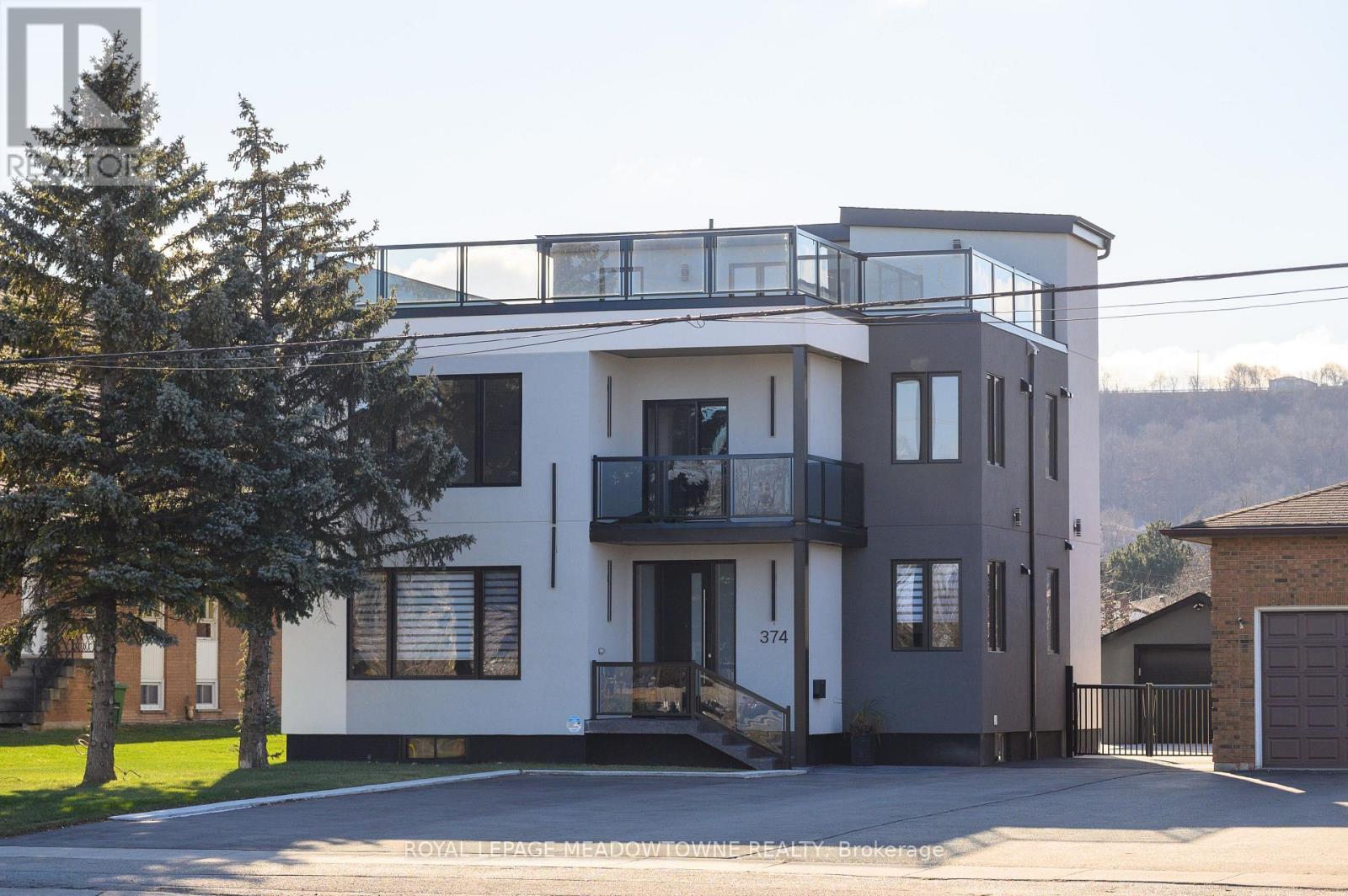 374 Highway 8, Hamilton, ON - Outdoor With Balcony