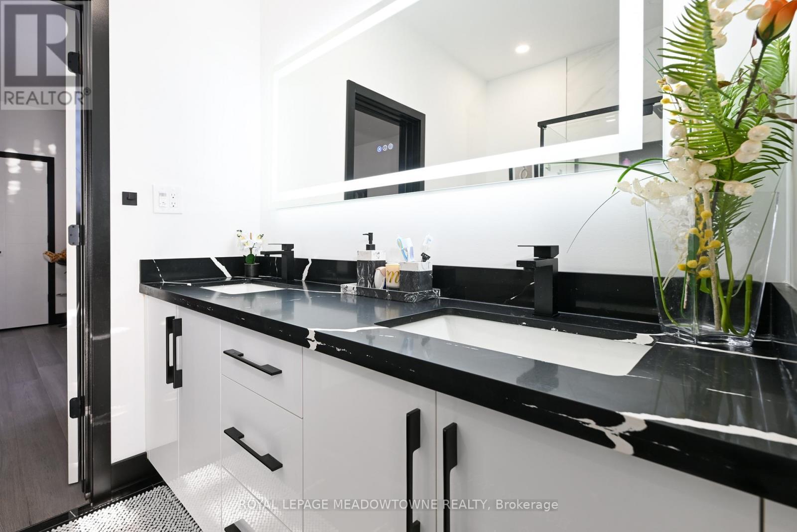374 Highway 8, Hamilton, ON -