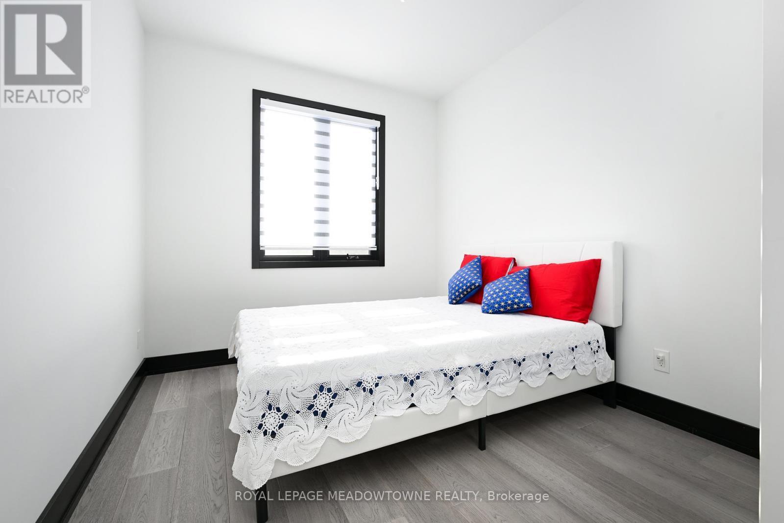 374 Highway 8, Hamilton, ON - Indoor Photo Showing Bedroom