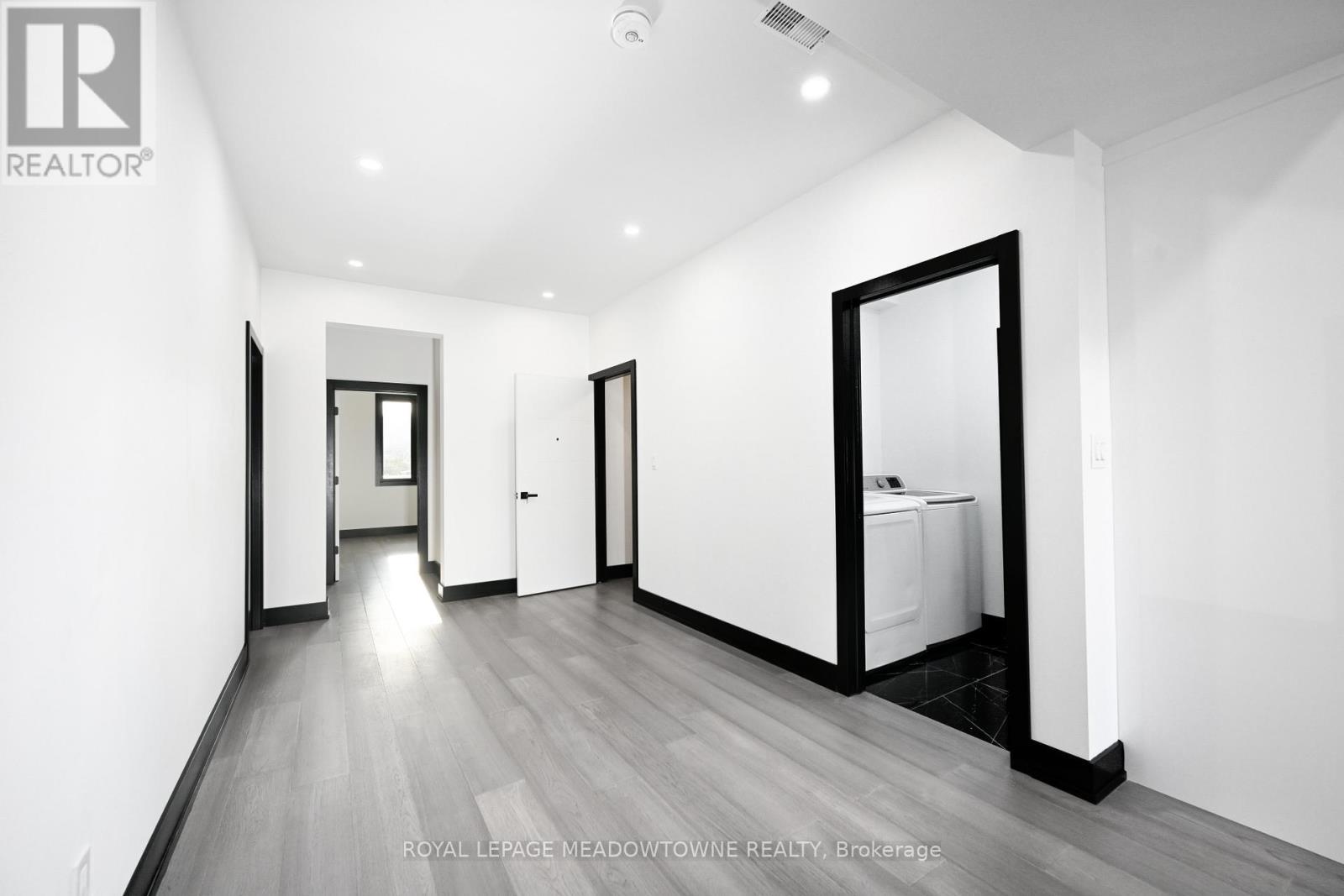 374 Highway 8, Hamilton, ON - Indoor Photo Showing Other Room