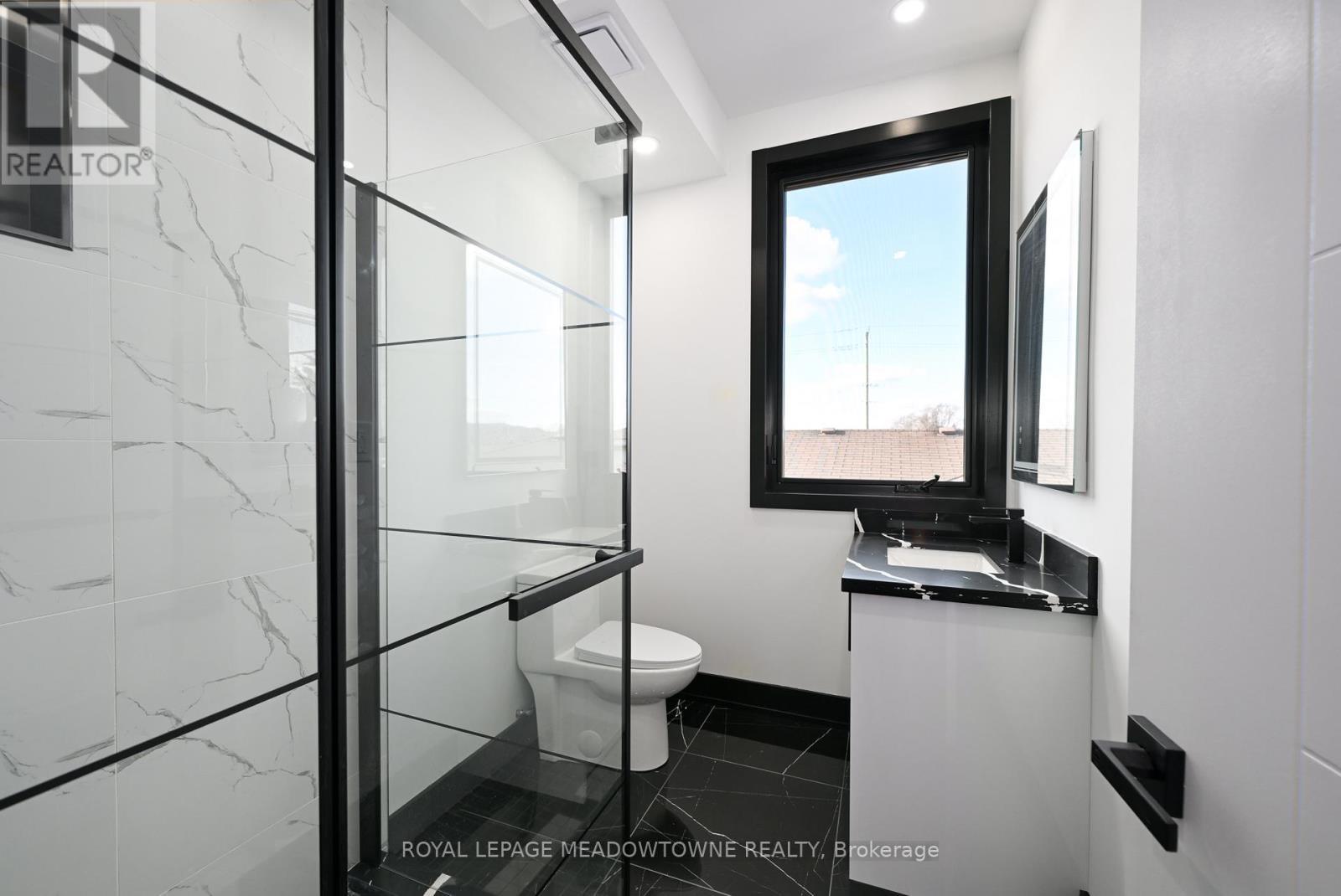 374 Highway 8, Hamilton, ON - Indoor Photo Showing Other Room
