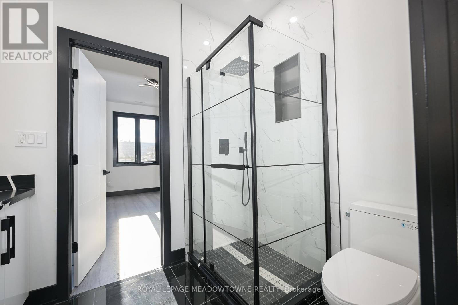 374 Highway 8, Hamilton, ON - Indoor Photo Showing Other Room