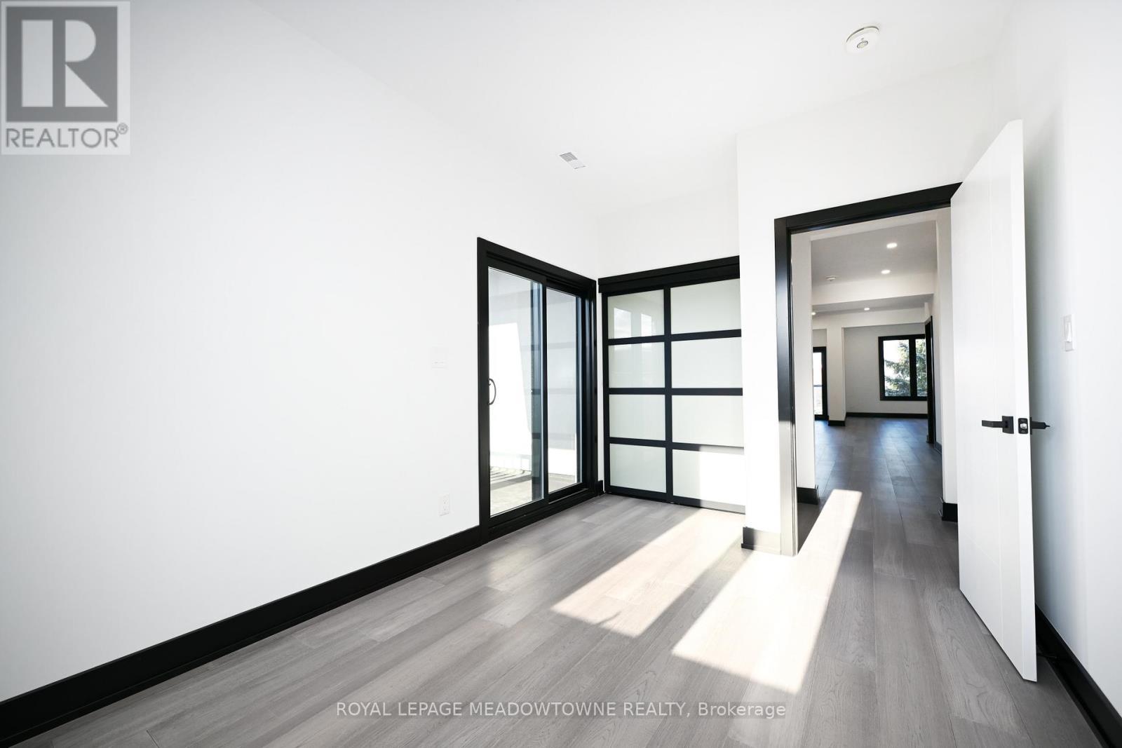 374 Highway 8, Hamilton, ON - Indoor Photo Showing Other Room