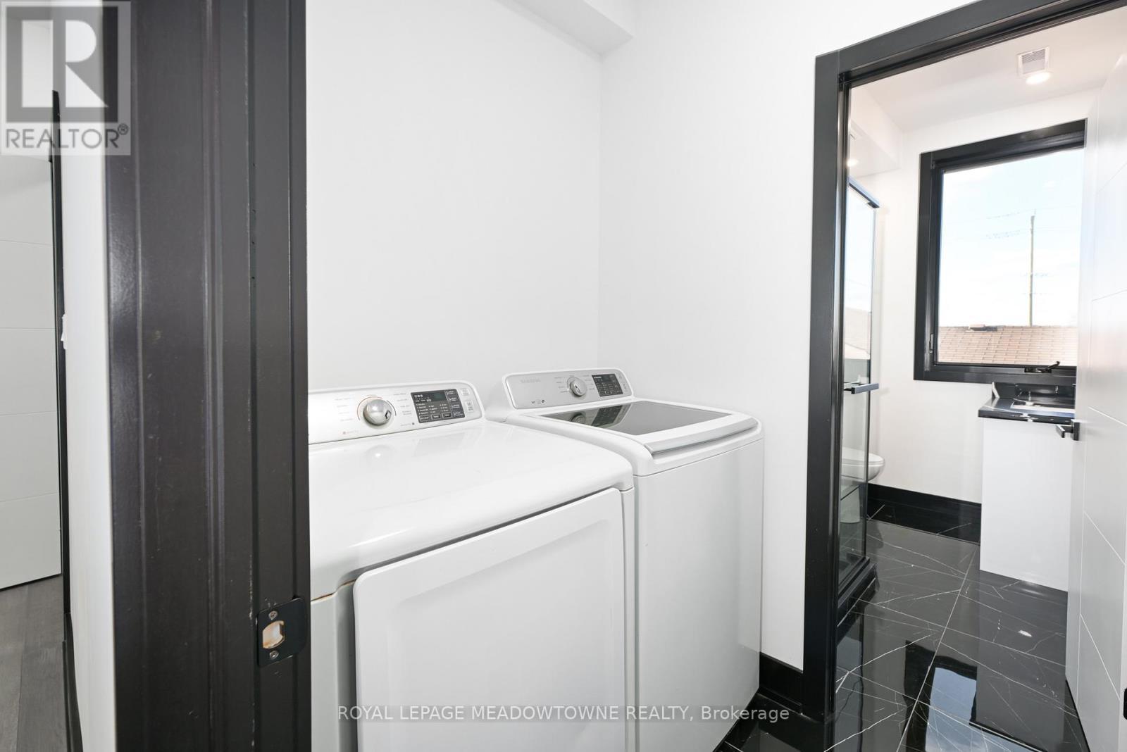374 Highway 8, Hamilton, ON - Indoor Photo Showing Laundry Room