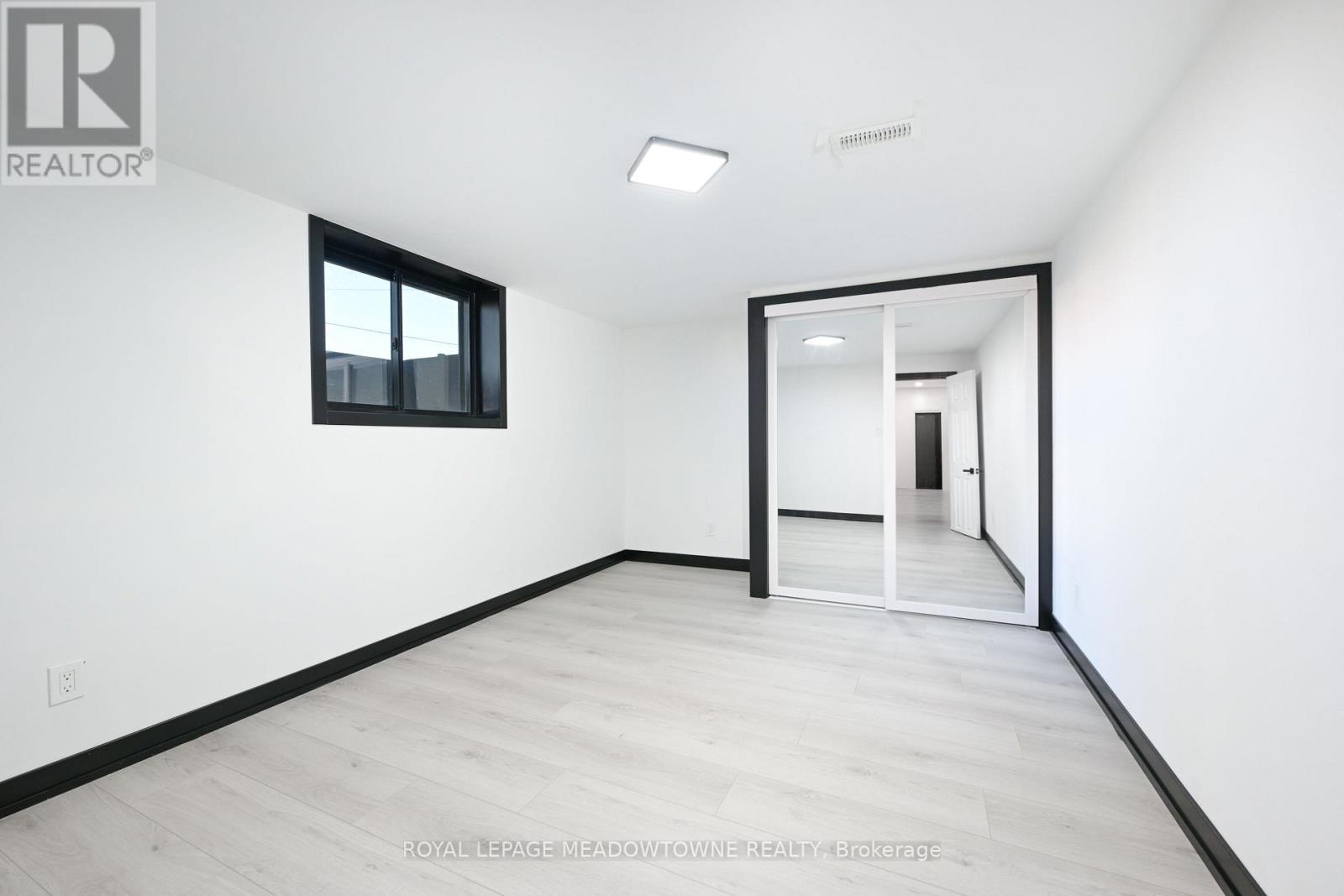 374 Highway 8, Hamilton, ON - Indoor Photo Showing Other Room