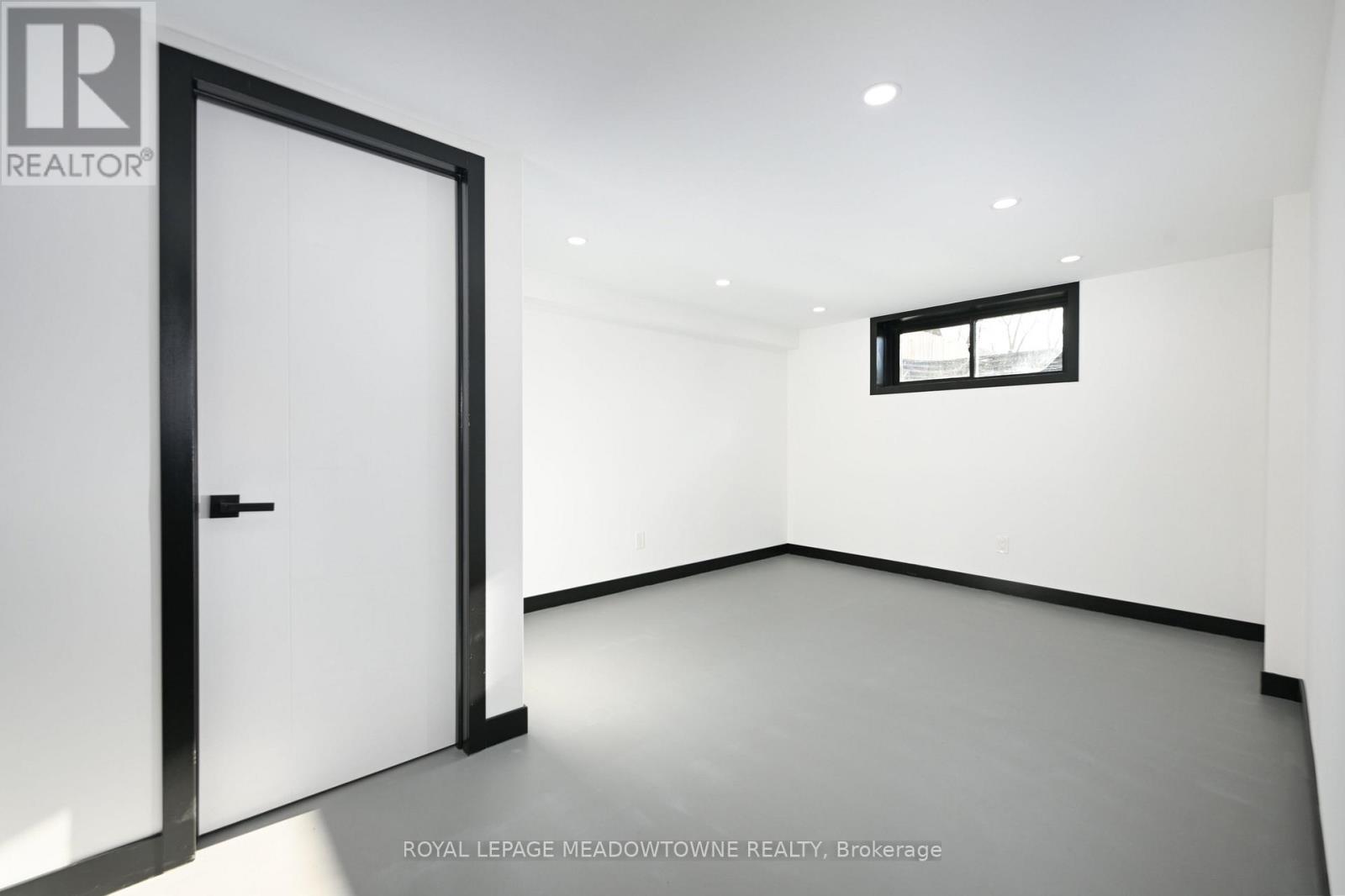 374 Highway 8, Hamilton, ON - Indoor Photo Showing Other Room