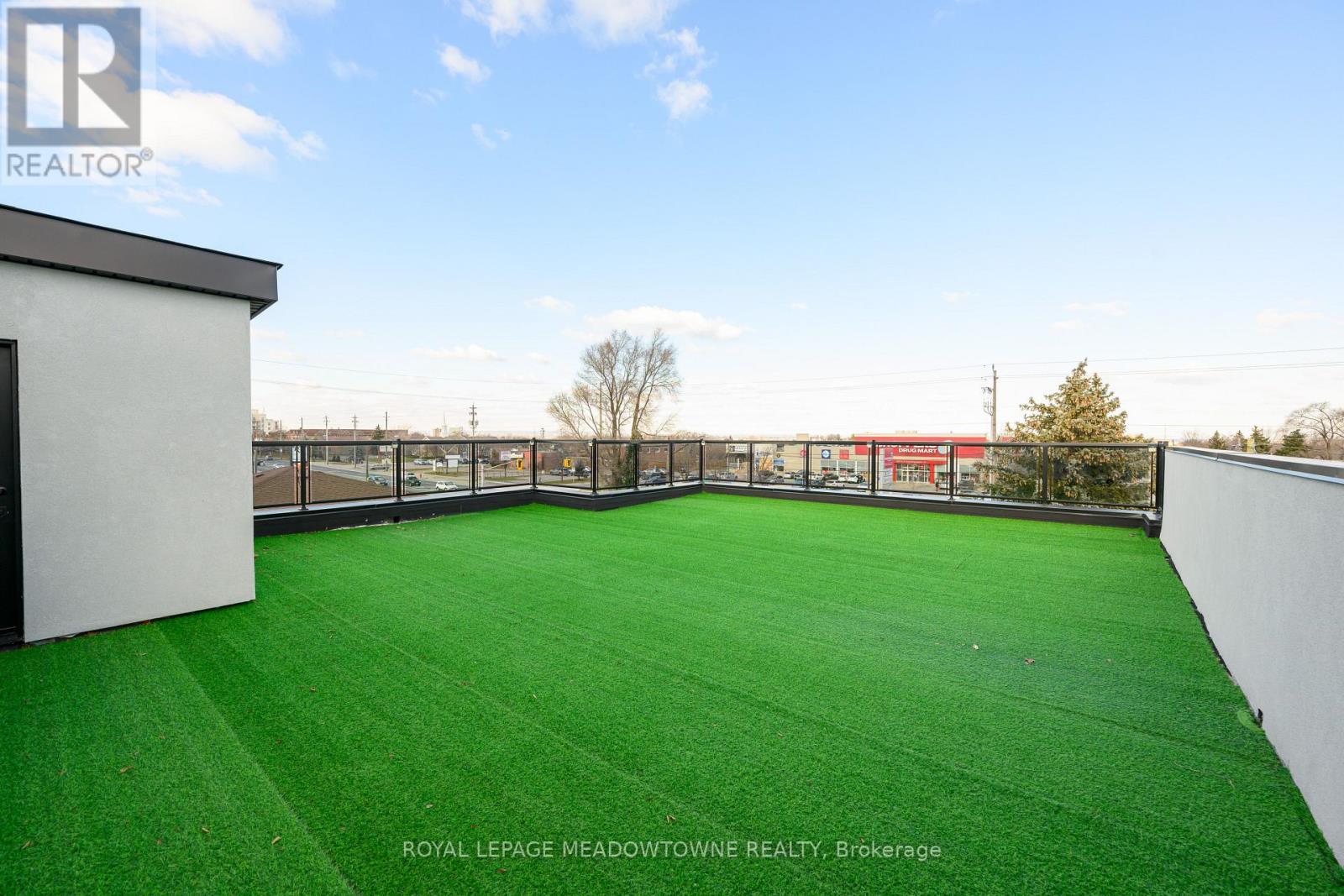 374 Highway 8, Hamilton, ON - Outdoor
