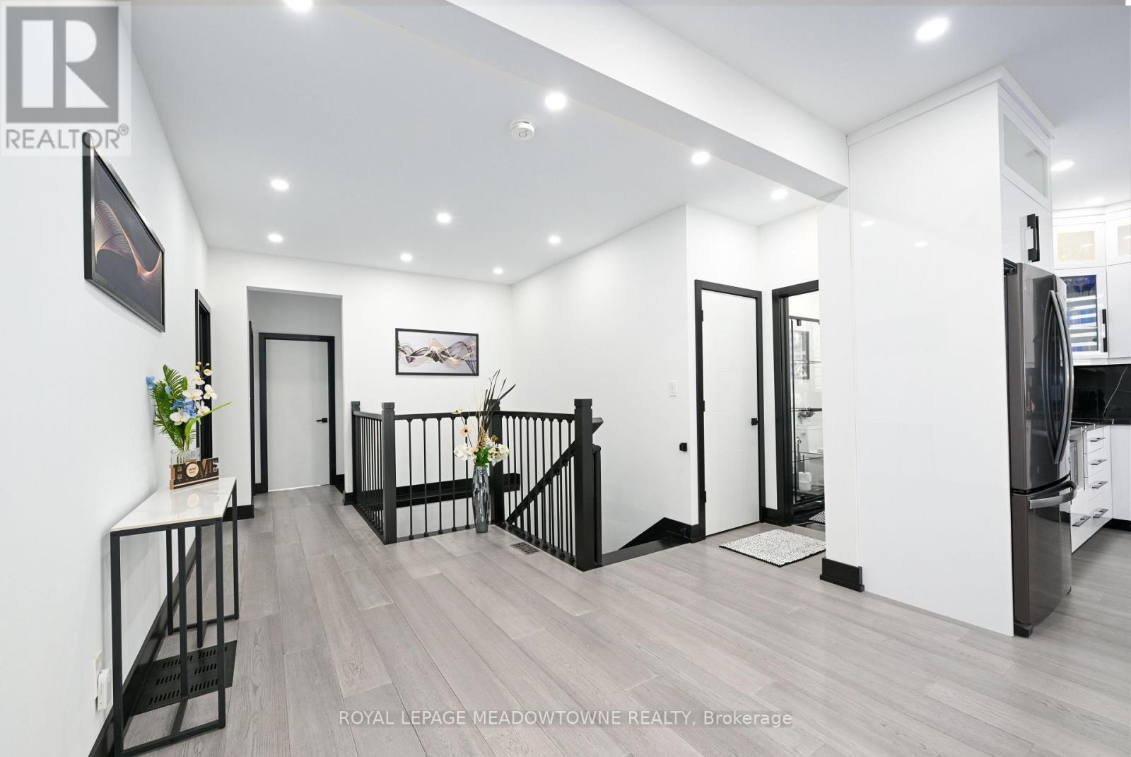 374 Highway 8, Hamilton, ON - Indoor Photo Showing Other Room