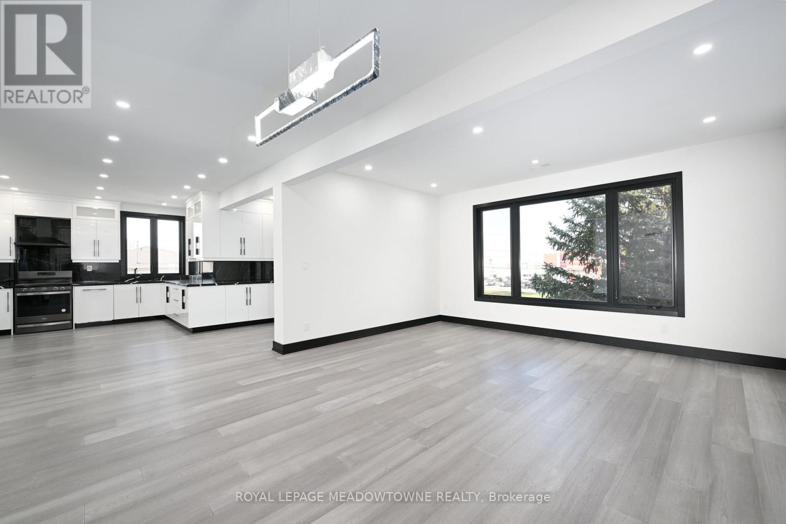 374 Highway 8, Hamilton, ON - Indoor