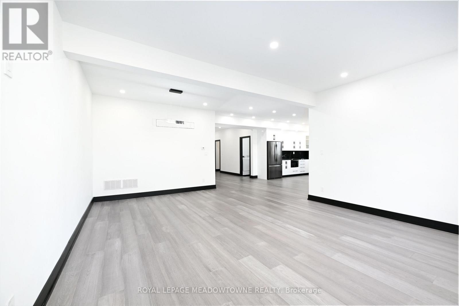 374 Highway 8, Hamilton, ON - Indoor Photo Showing Other Room