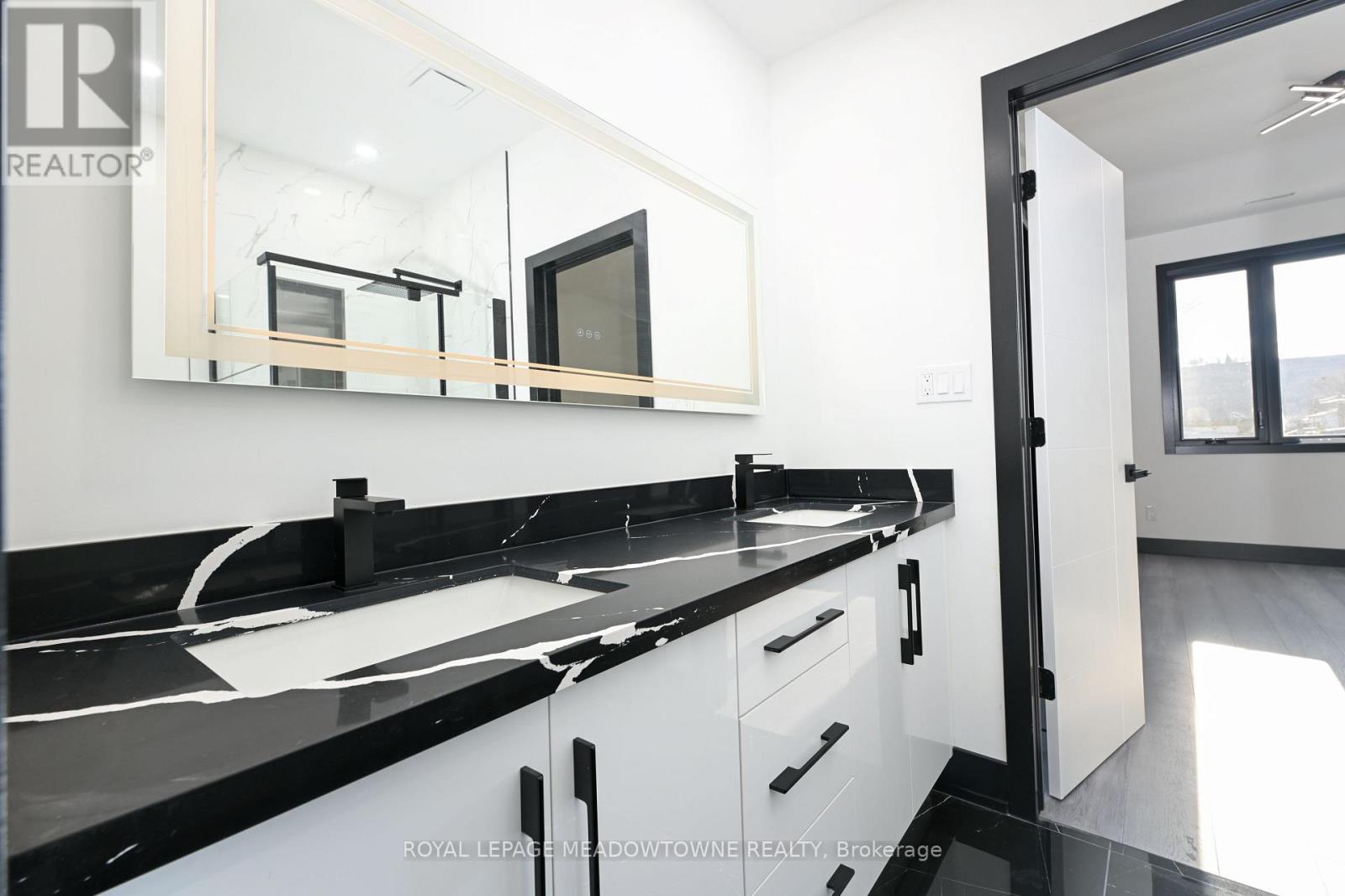 374 Highway 8, Hamilton, ON - Indoor Photo Showing Other Room