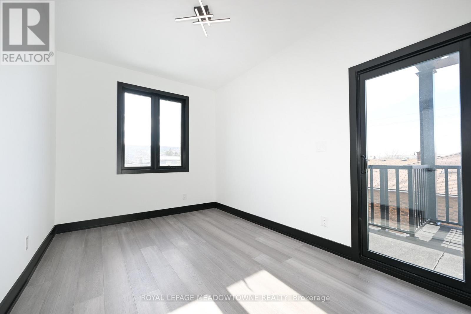374 Highway 8, Hamilton, ON - Indoor Photo Showing Other Room
