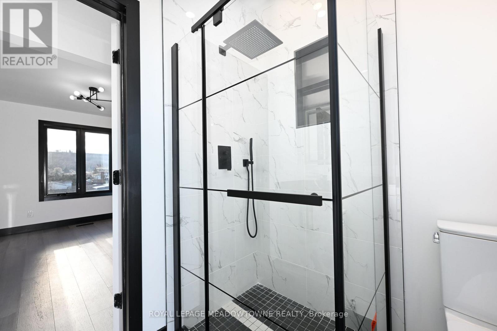374 Highway 8, Hamilton, ON - Indoor Photo Showing Other Room