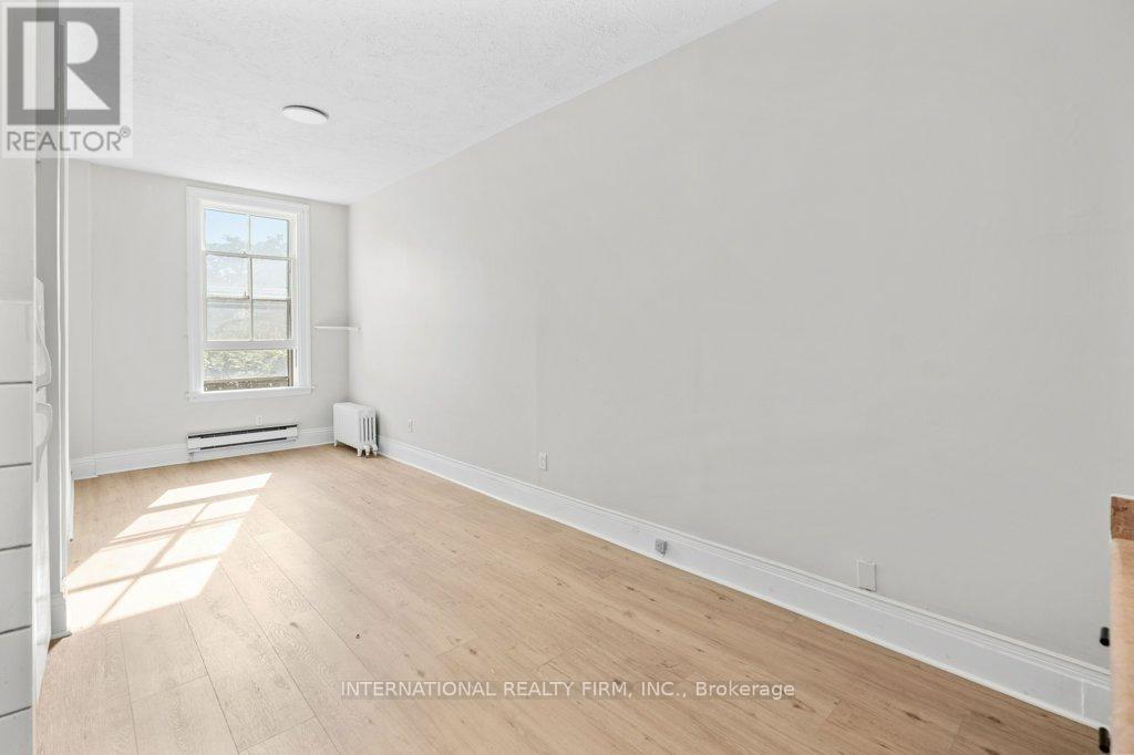 67 Ontario Avenue, Hamilton, ON - Indoor Photo Showing Other Room