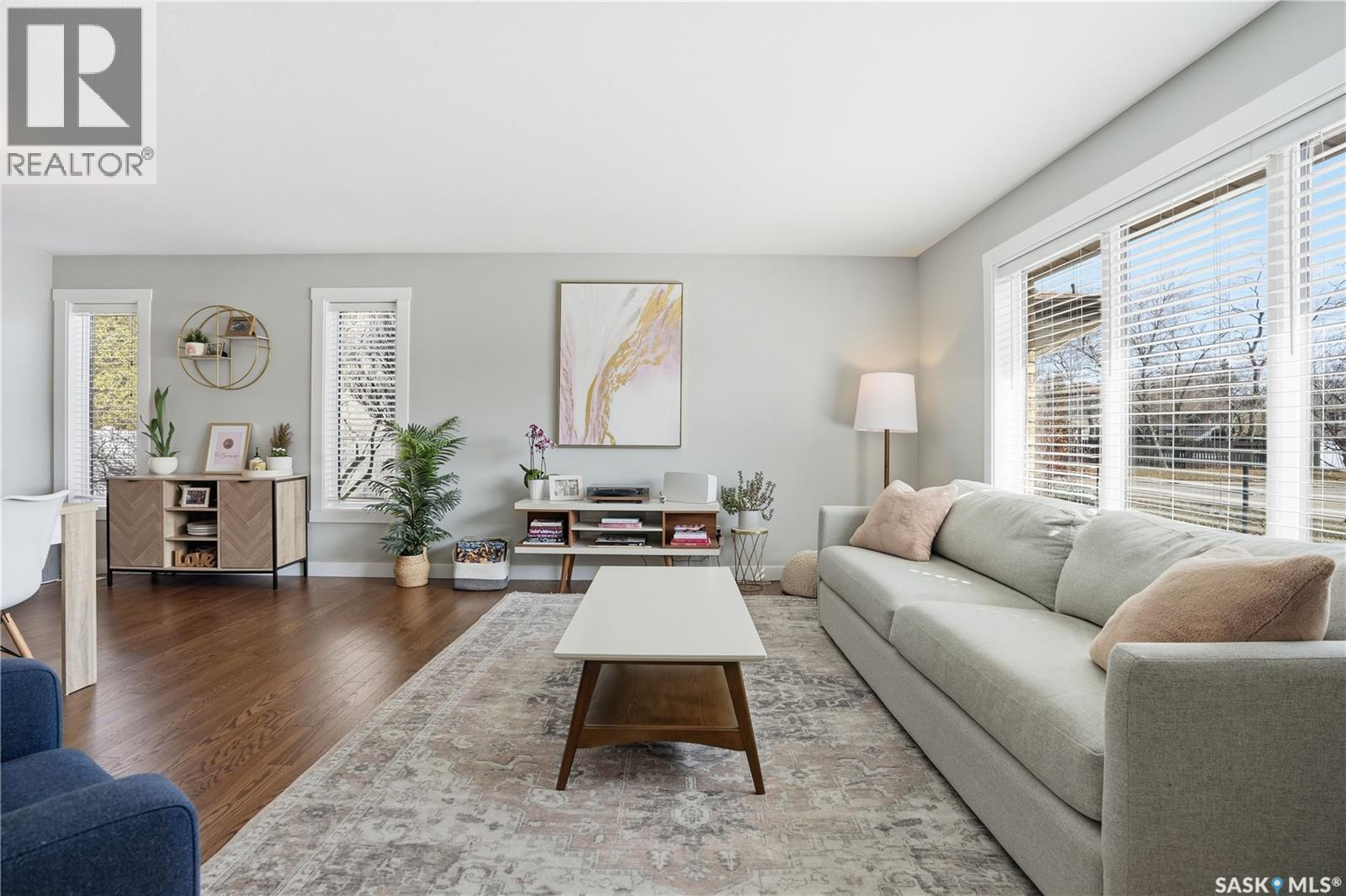 2206 Mahony Crescent, Regina, SK - Indoor Photo Showing Living Room