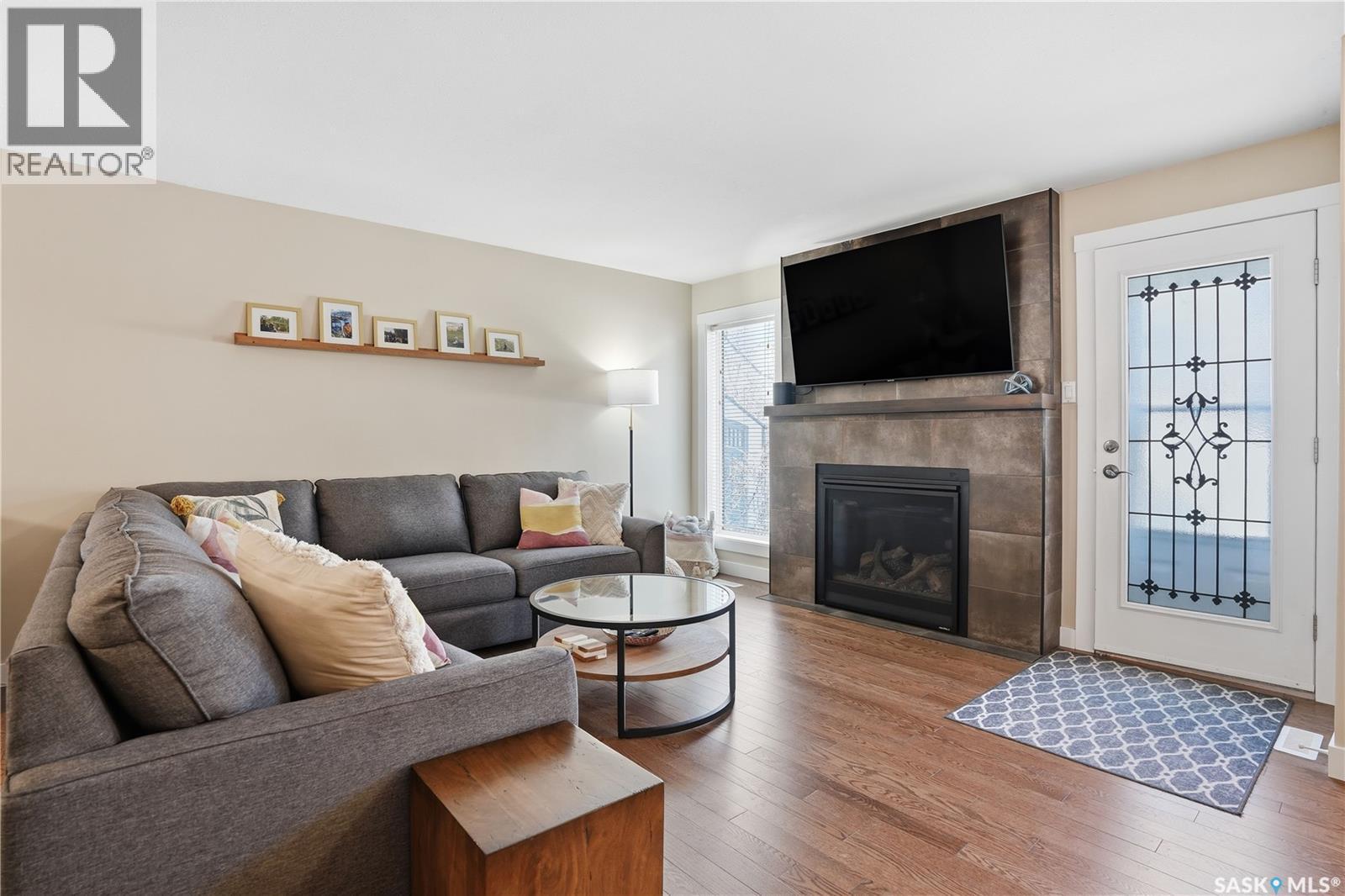2206 Mahony Crescent, Regina, SK - Indoor Photo Showing Living Room With Fireplace