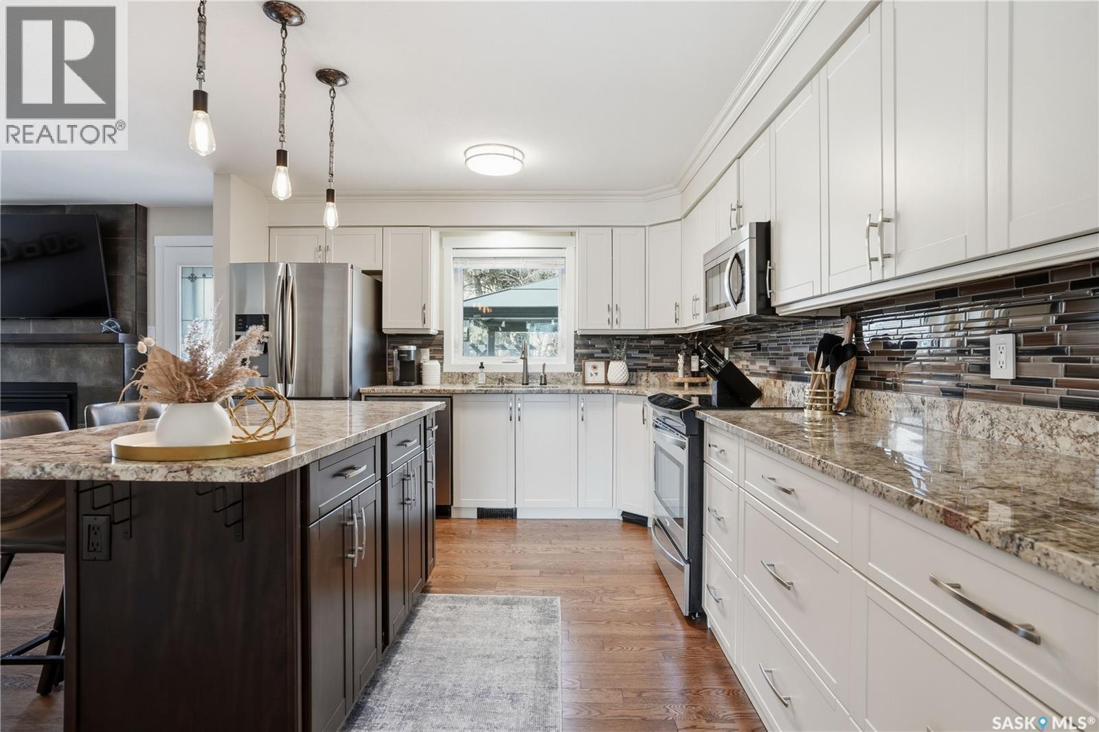 2206 Mahony Crescent, Regina, SK - Indoor Photo Showing Kitchen With Upgraded Kitchen
