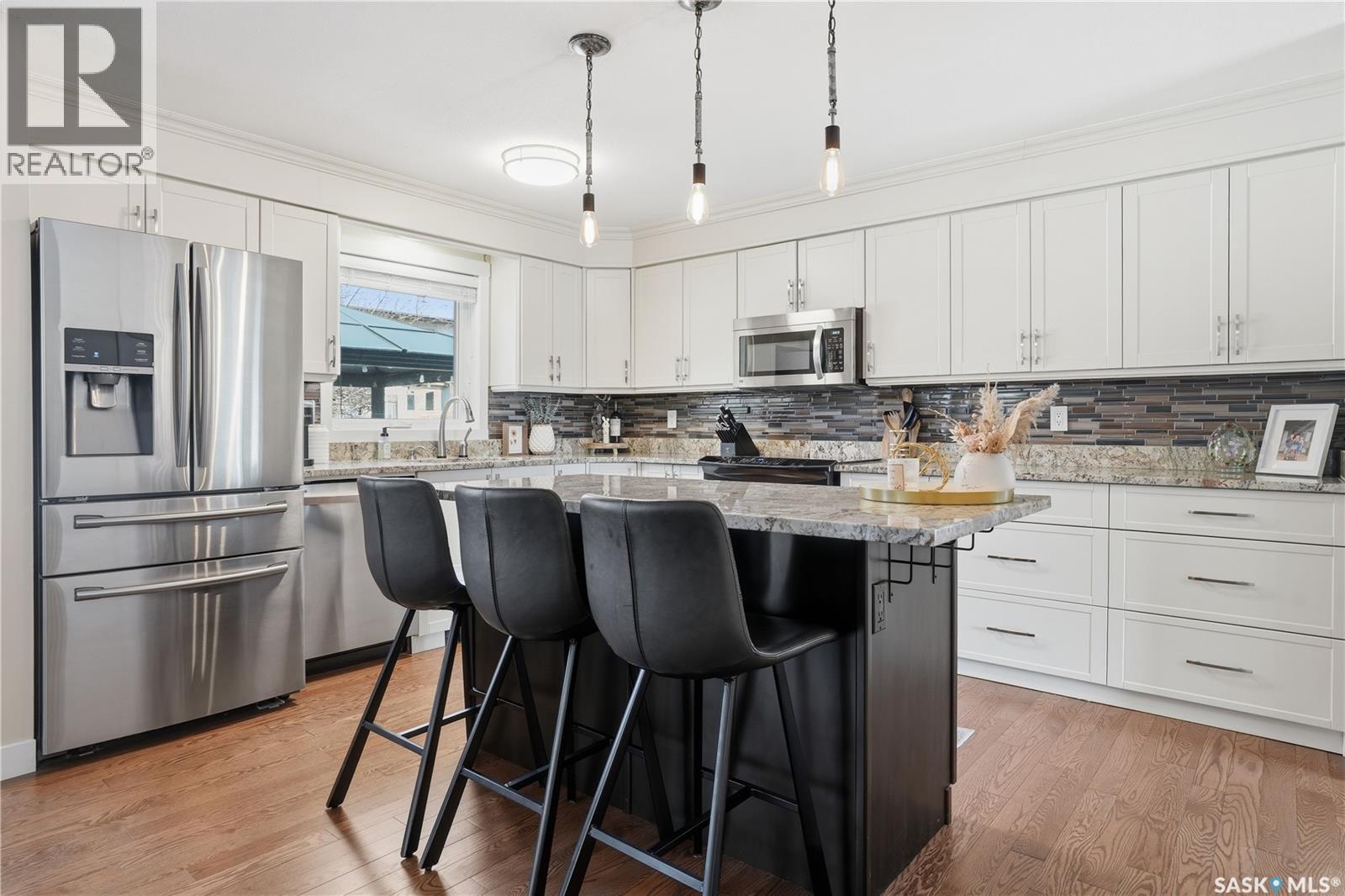 2206 Mahony Crescent, Regina, SK - Indoor Photo Showing Kitchen With Upgraded Kitchen