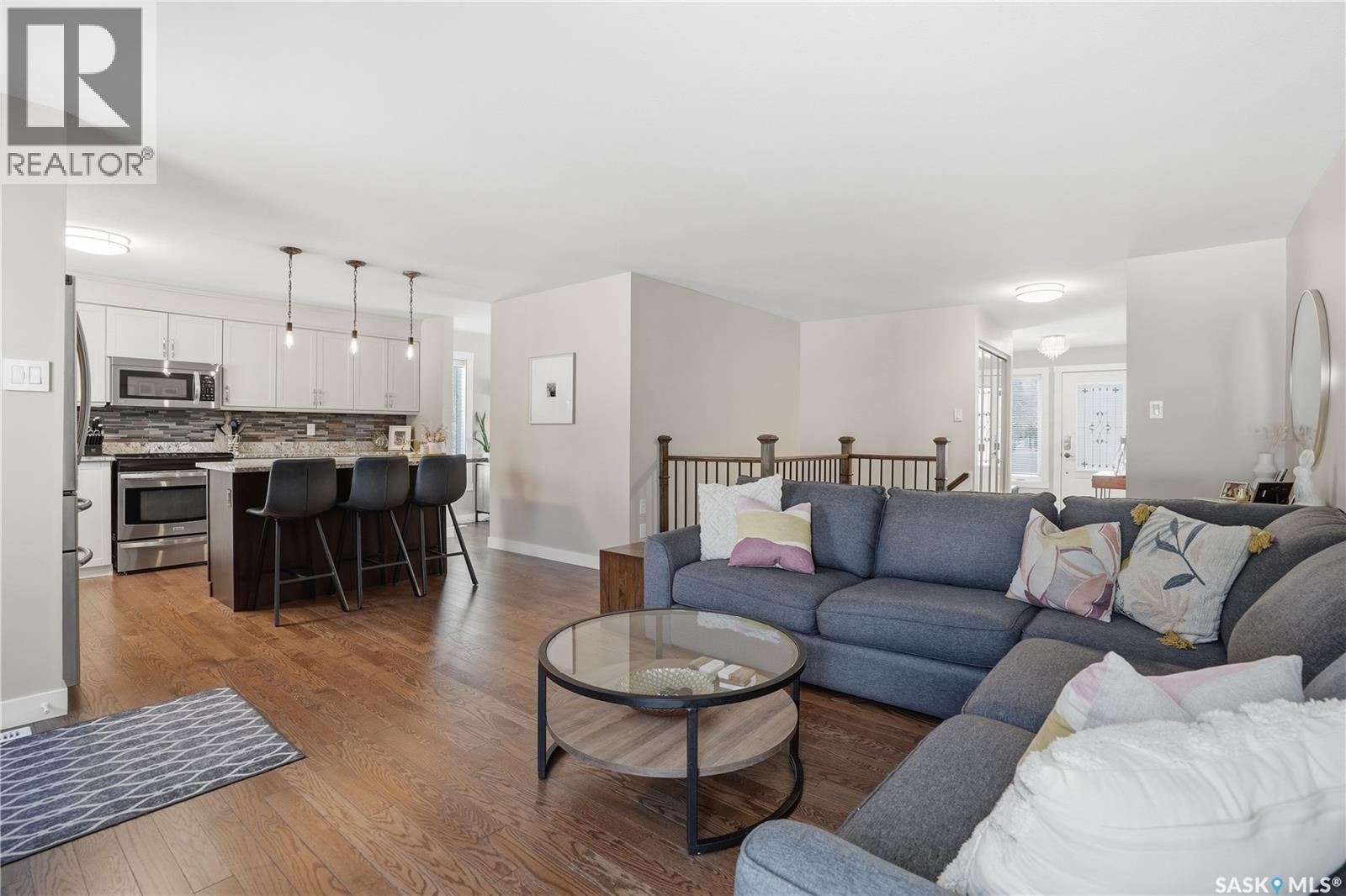 2206 Mahony Crescent, Regina, SK - Indoor Photo Showing Living Room