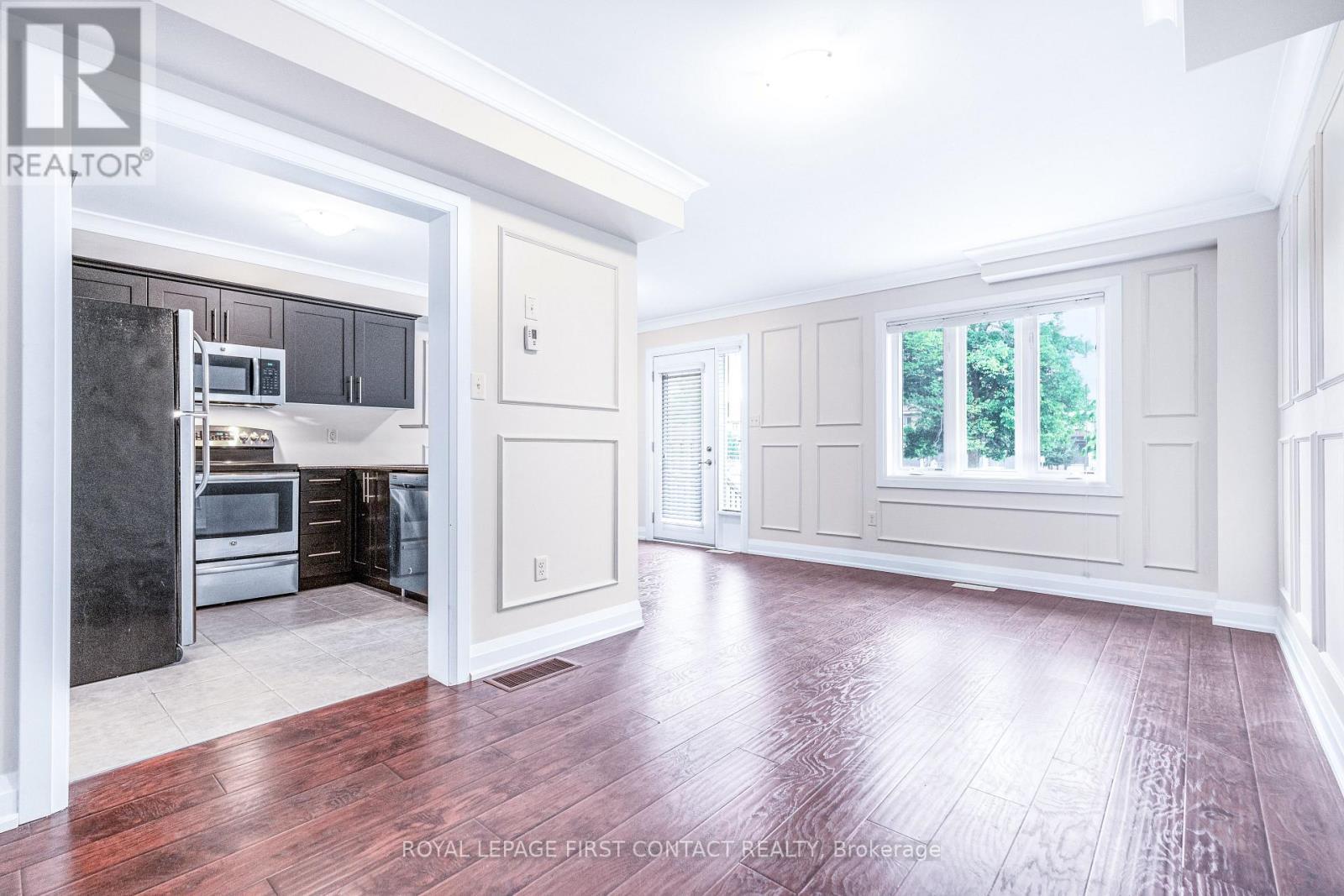 4 - 29 Madelaine Drive, Barrie, ON - Indoor Photo Showing Kitchen