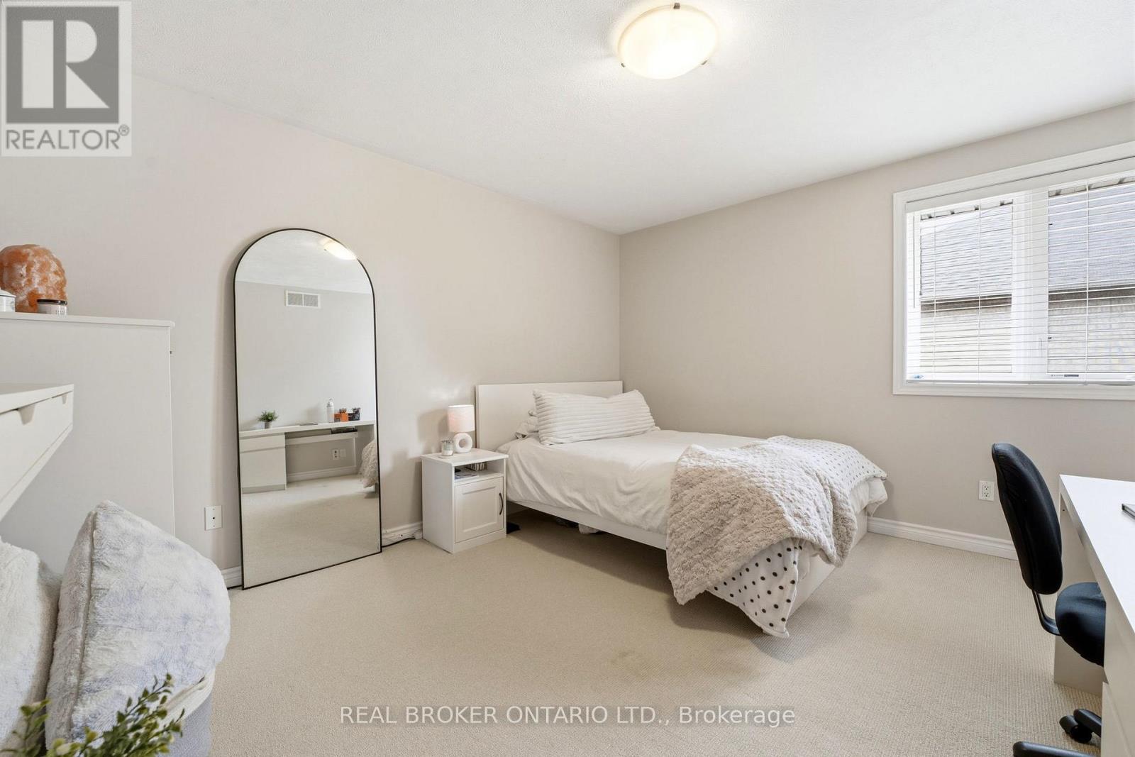 20 Cottonwood Crescent, Cambridge, ON - Indoor Photo Showing Bedroom