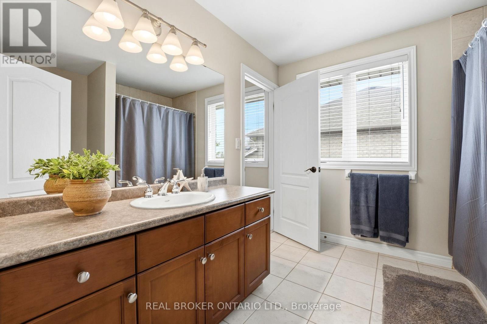 20 Cottonwood Crescent, Cambridge, ON - Indoor Photo Showing Bathroom
