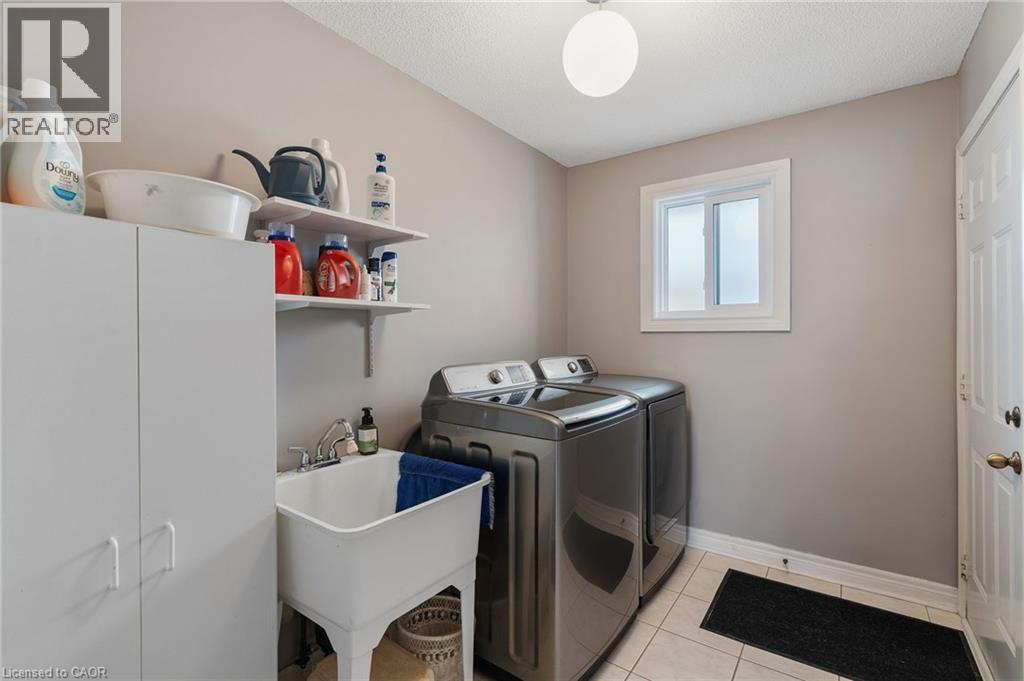 51 Redtail Crescent, Hamilton, ON - Indoor Photo Showing Laundry Room
