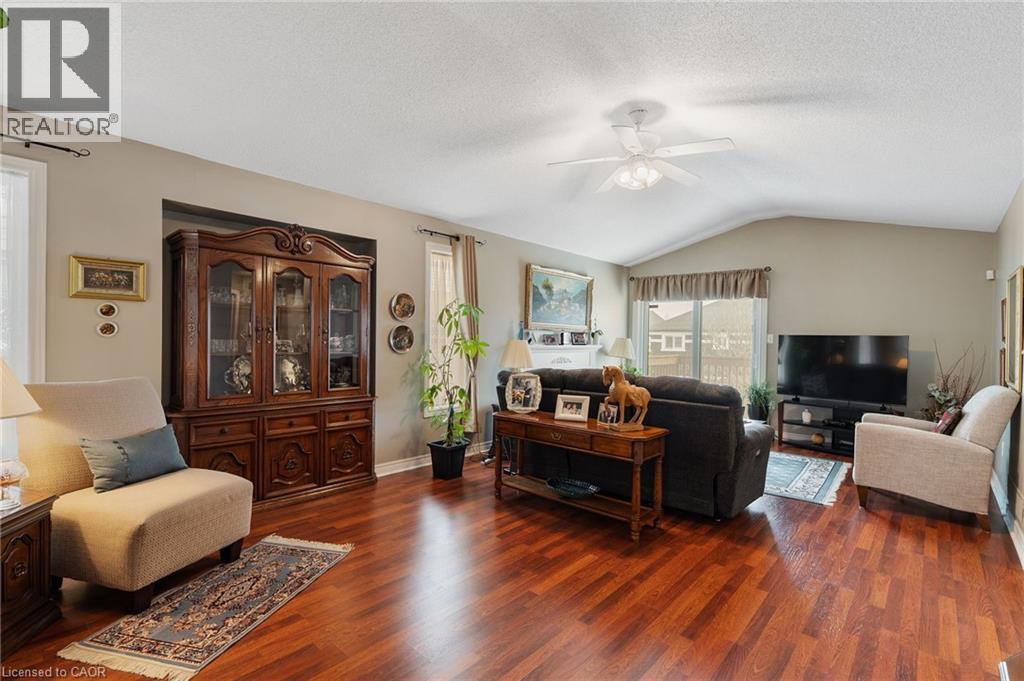 51 Redtail Crescent, Hamilton, ON - Indoor Photo Showing Living Room