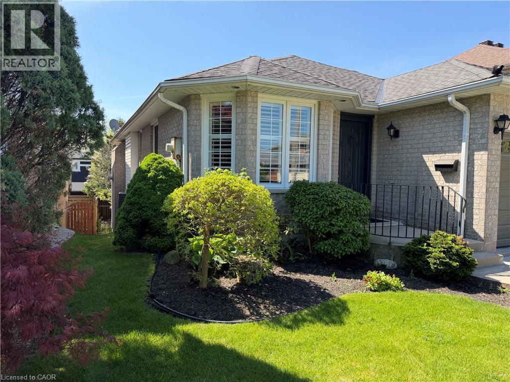 51 Redtail Crescent, Hamilton, ON - Outdoor