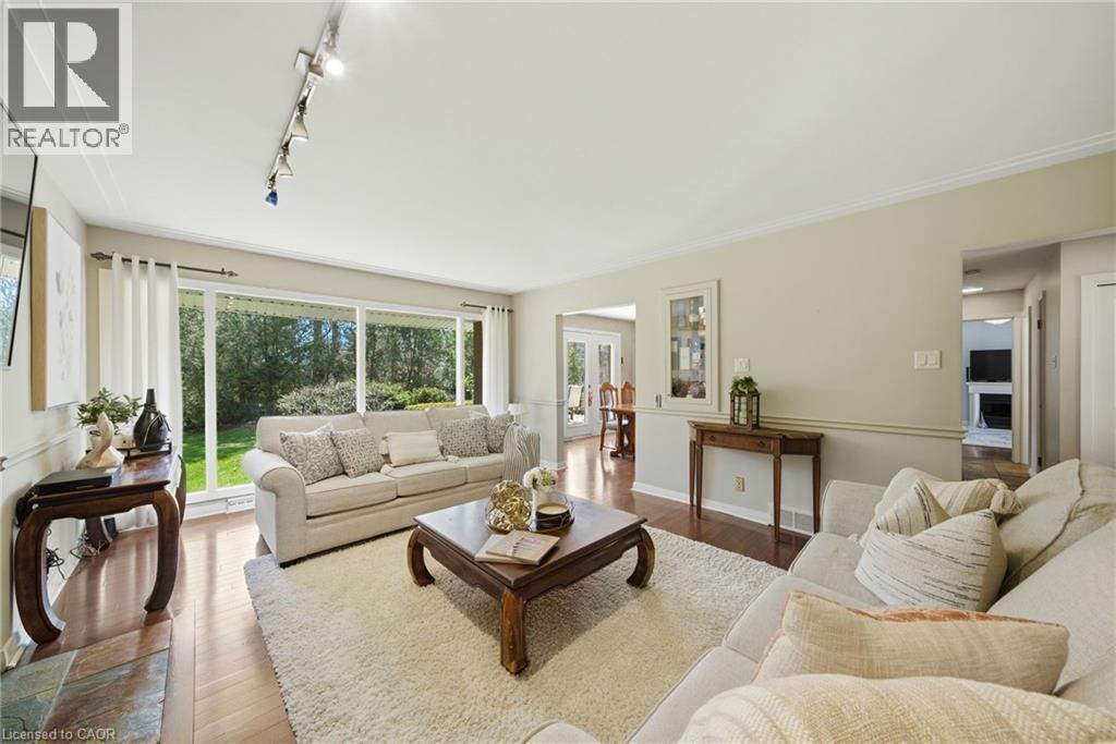6 Summit Circle, Simcoe, ON - Indoor Photo Showing Living Room