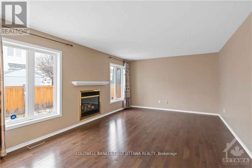 157 Annapolis Circle, Ottawa, ON - Indoor With Fireplace