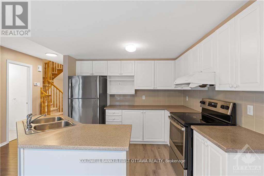 157 Annapolis Circle, Ottawa, ON - Indoor Photo Showing Kitchen With Double Sink