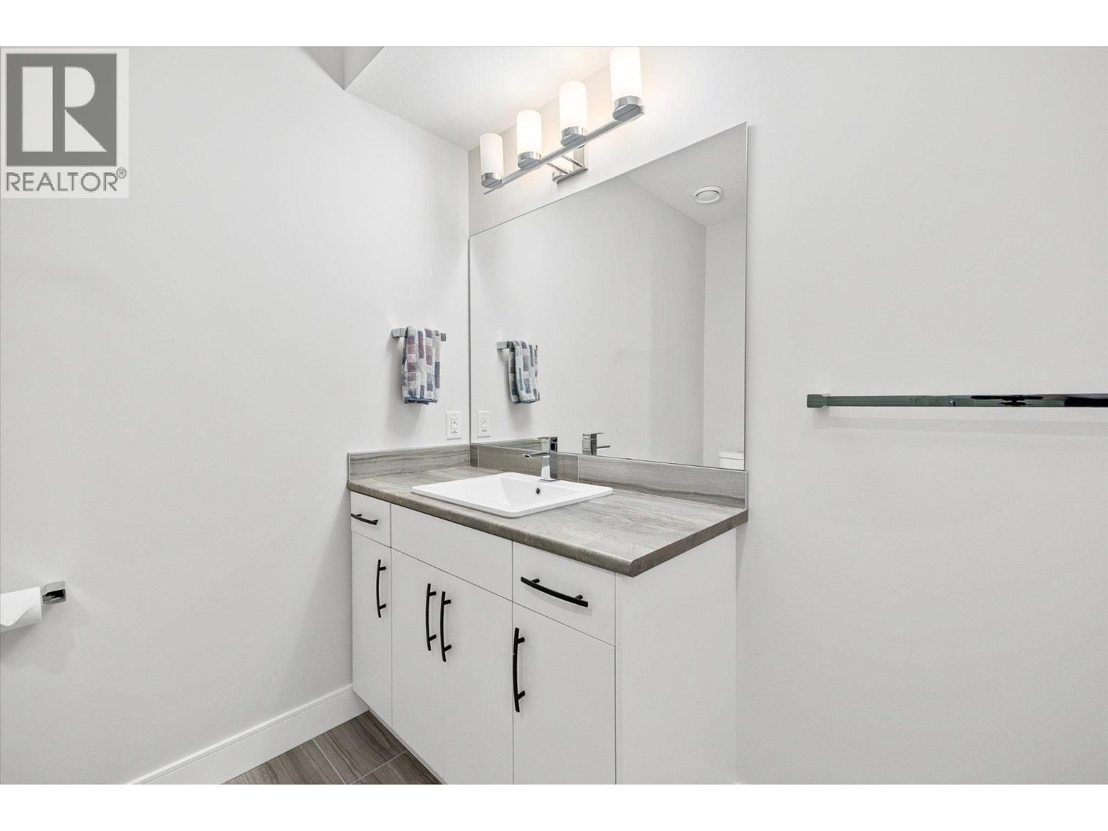 1860 Blue Bunch Court, Kelowna, BC - Indoor Photo Showing Bathroom