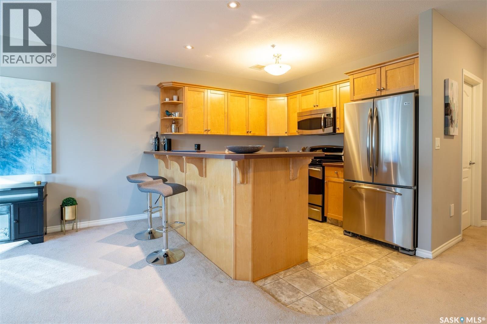 1002 1914 Hamilton Street, Regina, SK - Indoor Photo Showing Kitchen With Stainless Steel Kitchen