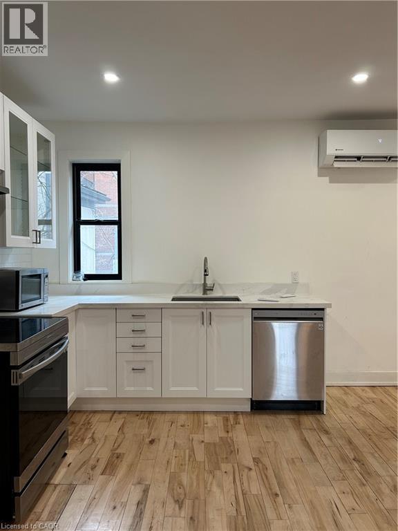 13 Hess Street, Hamilton, ON - Indoor Photo Showing Kitchen
