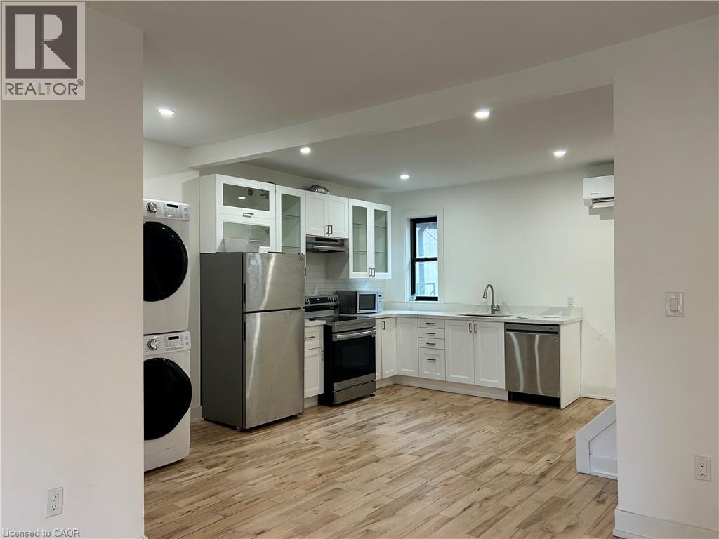 13 Hess Street, Hamilton, ON - Indoor Photo Showing Kitchen