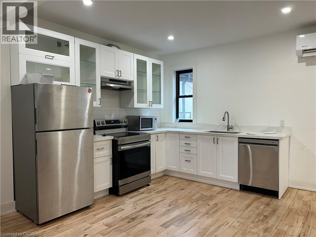 13 Hess Street, Hamilton, ON - Indoor Photo Showing Kitchen