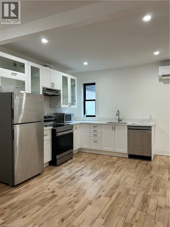 13 Hess Street, Hamilton, ON - Indoor Photo Showing Kitchen