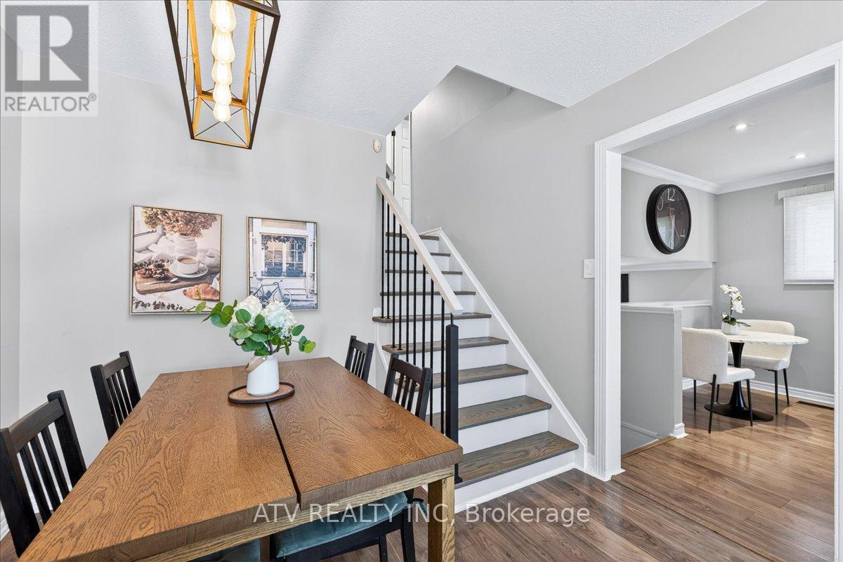 2504 Glamworth Crescent, Mississauga, ON - Indoor Photo Showing Dining Room