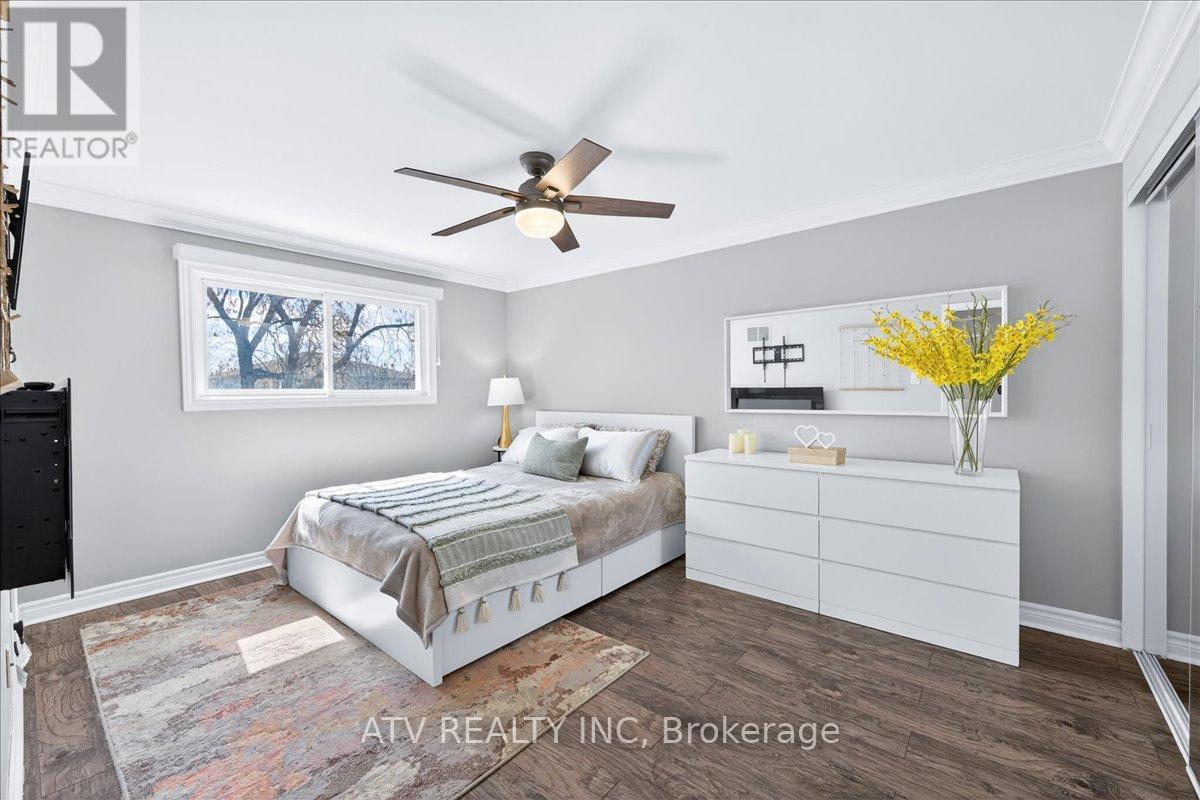 2504 Glamworth Crescent, Mississauga, ON - Indoor Photo Showing Bedroom