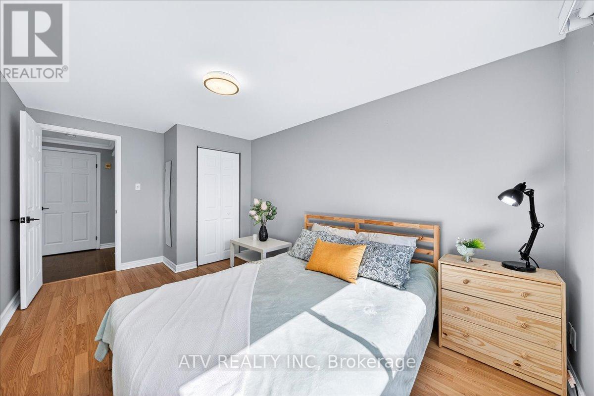 2504 Glamworth Crescent, Mississauga, ON - Indoor Photo Showing Bedroom