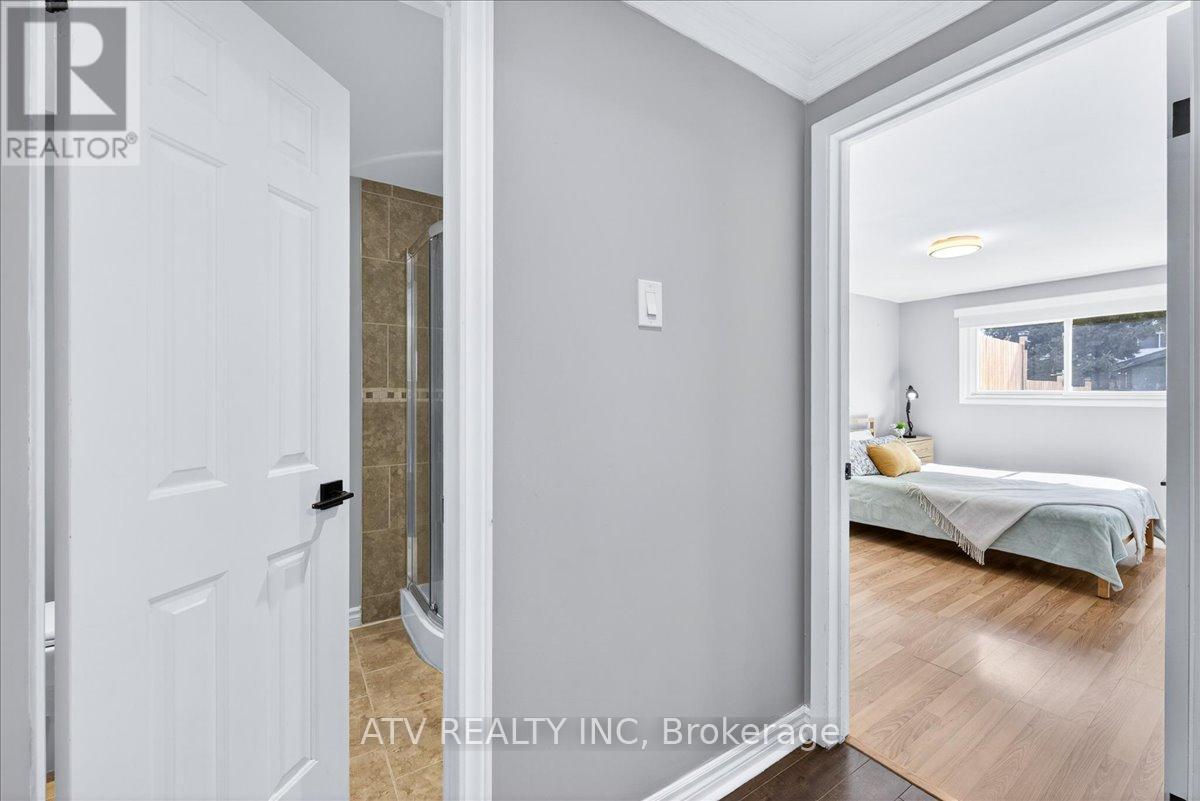 2504 Glamworth Crescent, Mississauga, ON - Indoor Photo Showing Bedroom