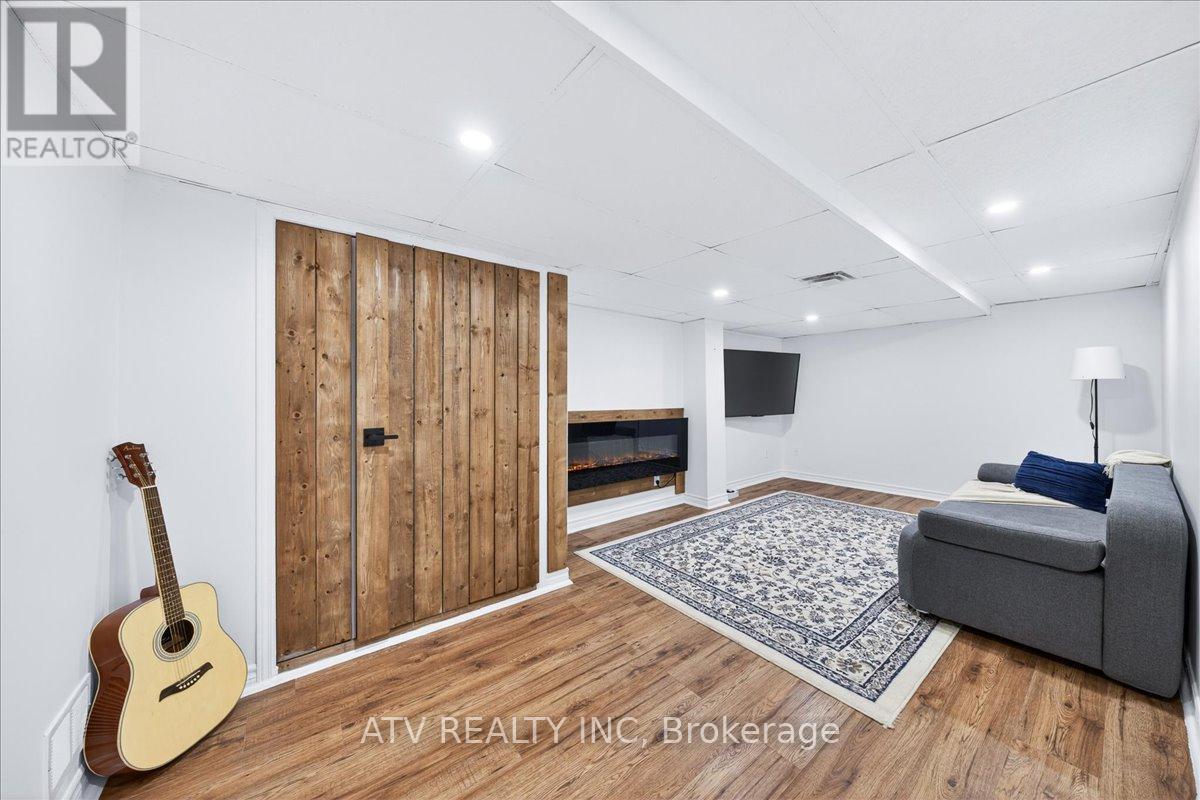 2504 Glamworth Crescent, Mississauga, ON - Indoor With Fireplace