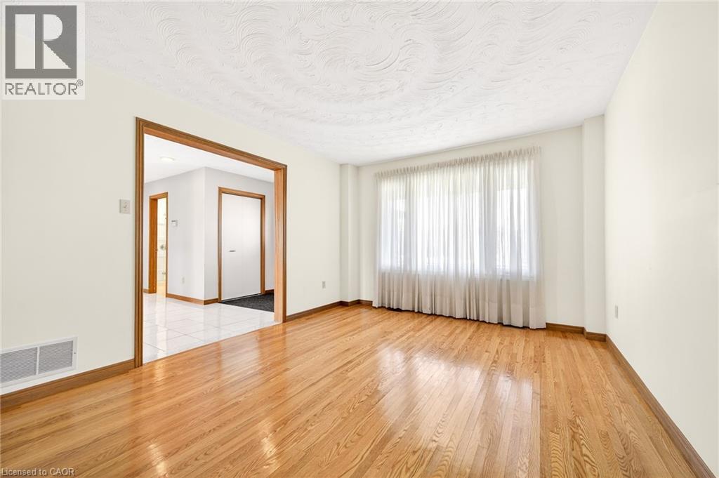 27 Trieste Place, Hamilton, ON - Indoor Photo Showing Other Room