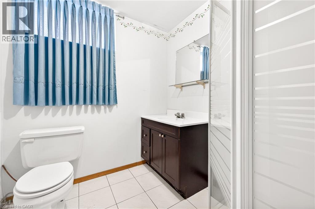 27 Trieste Place, Hamilton, ON - Indoor Photo Showing Bathroom